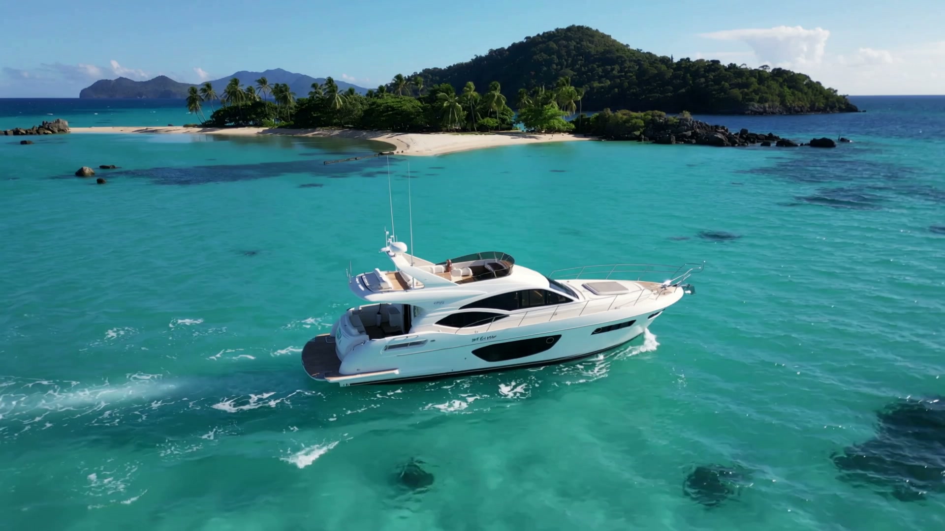 Яхта в бирюзовом океане, тропический остров